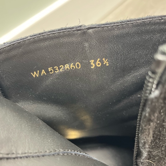 Saint Laurent Lukas boot. Size 36.5 euro 6.5 USA
LIKE NEW- worn one time. - Picture 10 of 14